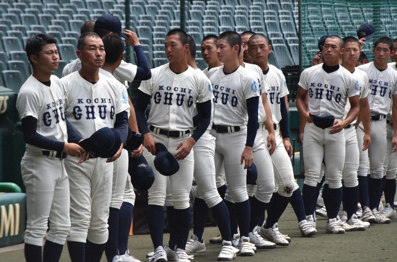 PLユニホーム復活？ 赤からデザイン変更の高知中央 夏の甲子園