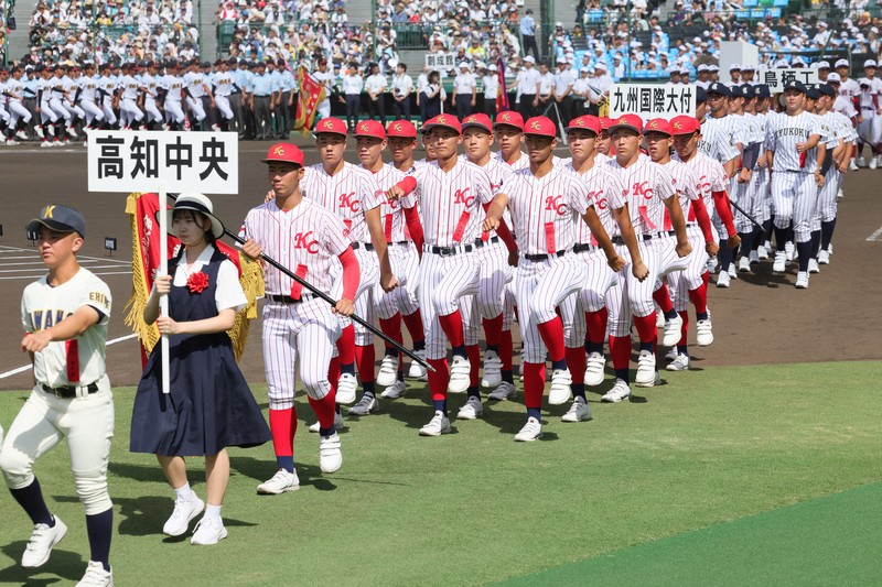 PLユニホーム復活？ 赤からデザイン変更の高知中央 夏の甲子園