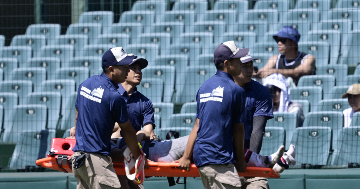 第1試合の仙台育英、選手の途中交代相次ぐ 夏の甲子園 | 毎日新聞