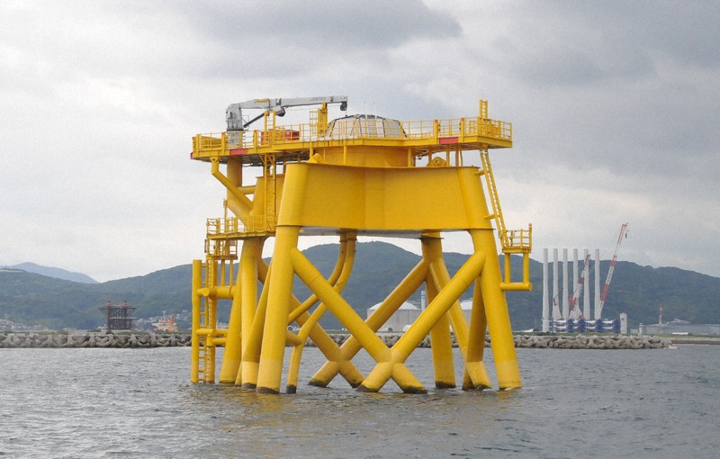 国内最大の羽根 建設佳境の響灘洋上風力発電所で見学会 北九州 | 毎日新聞