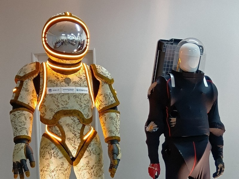 日本の未来の民族衣装? 「西陣織」の宇宙服開発へ 京大など [写真特集2 