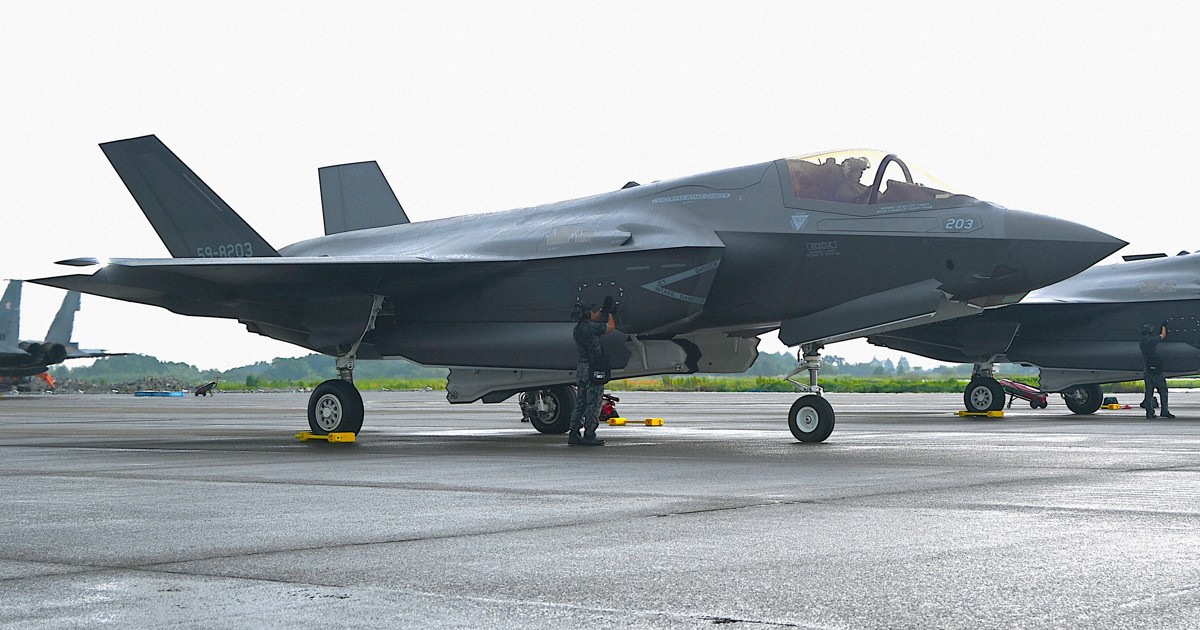 最新鋭戦闘機のF35B、空自新田原基地に到着　訓練当面実施せず