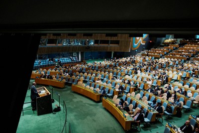 イスラエルとパレスチナの共存を目指す「2国家解決」に向けた会合で演説する英国のラミー外相＝米ニューヨークの国連本部で2025年7月29日、ロイター