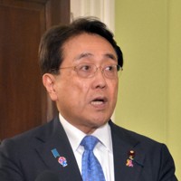 トランプ米政権の関税措置について米側の担当閣僚と協議後に記者会見する赤沢亮正経済再生担当相＝米ワシントンで2025年8月7日午後6時57分、金寿英撮影