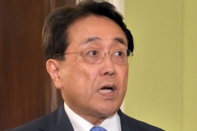 トランプ米政権の関税措置について米側の担当閣僚と協議後に記者会見する赤沢亮正経済再生担当相＝米ワシントンで2025年8月7日午後6時57分、金寿英撮影