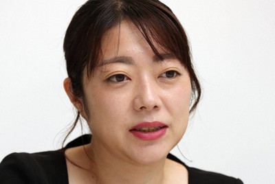 インタビューに答える富永京子・立命館大准教授＝東京都区千代田区で2025年7月16日、小林努撮影