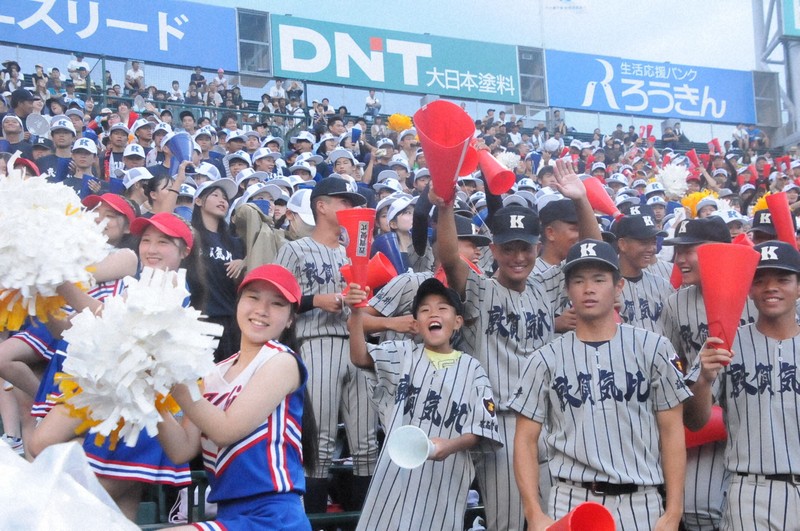 幸せなら手を…」合唱→拍手が球場全体に 雨天中断中 夏の甲子園 | 毎日新聞