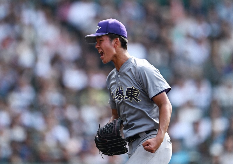 勝敗分けた好守 投げるだけじゃない花巻東の「17」 夏の甲子園 | 毎日新聞