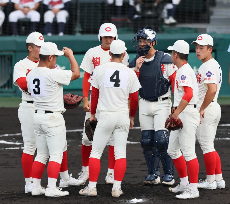 春準Vの智弁和歌山、守備ミス連発で初戦敗退 夏の甲子園 | 毎日新聞