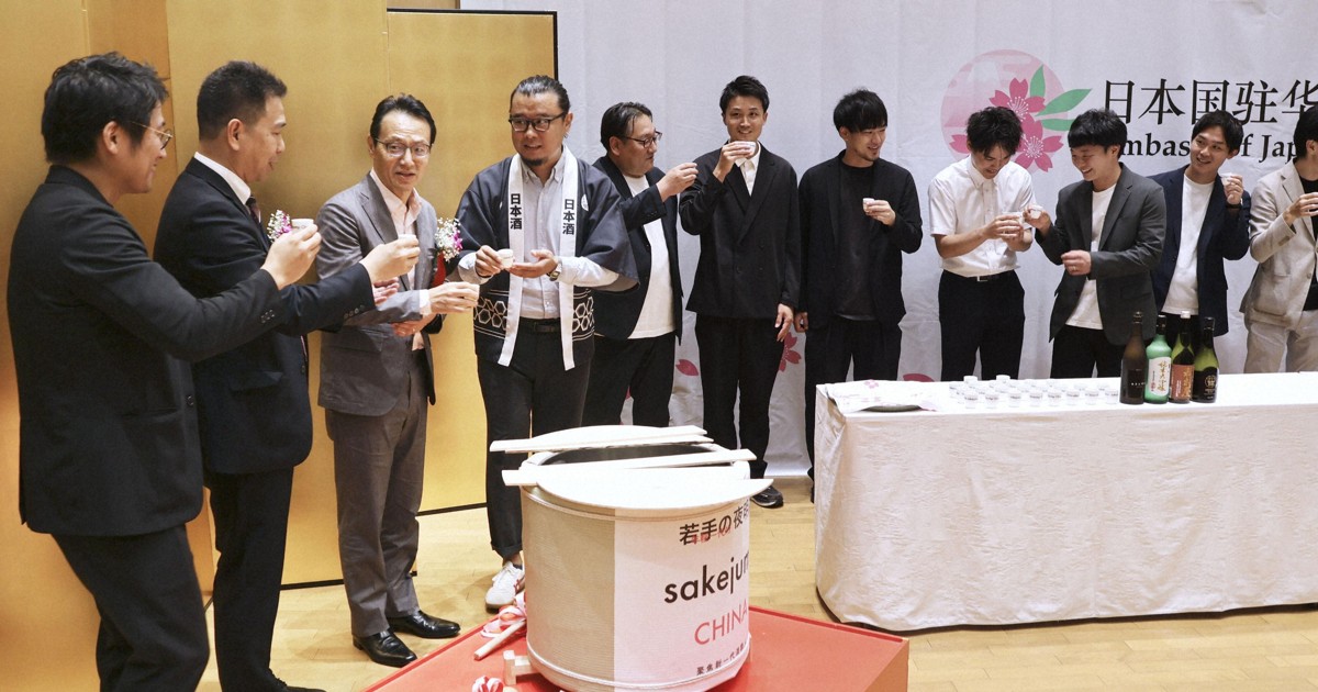 Young Japanese brewers promote sake in Beijing ahead of 3-day event
