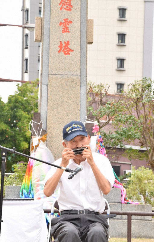 長崎の鐘」をハーモニカ演奏 人間機雷の元隊員死去、思いは後世に