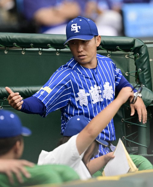 ユニホームは「唯一無二」 青藍泰斗、27歳監督が挑んだ夏の