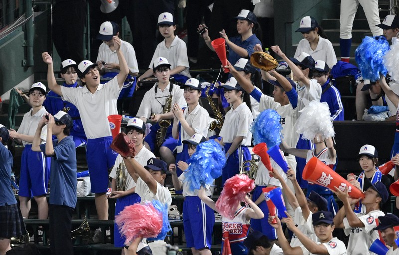 球場から「鳴り物」消える 午後10時過ぎても試合続き 夏の甲子園