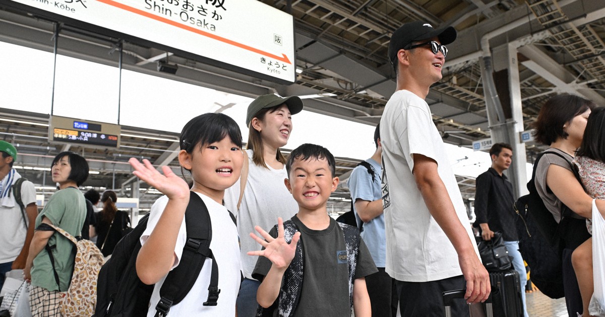 お客 お盆の帰省ラッシュ 混雑するJR新大阪駅 [写真特集6/12] | 毎日新聞