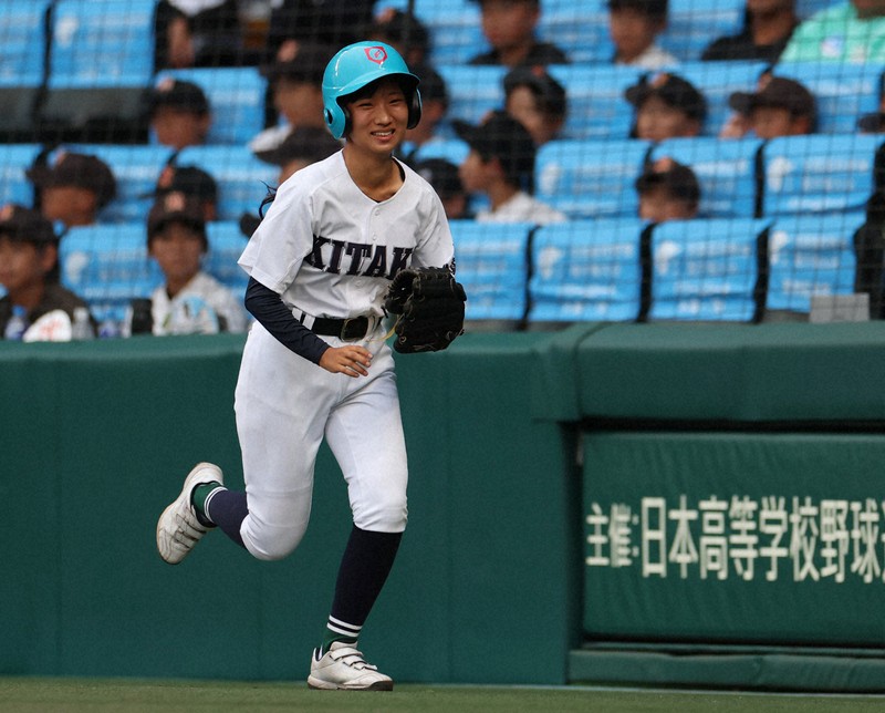 夏の甲子園初の女子部員「ボールパーソン」に 佐賀北の家永そら