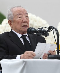 Atomic bomb survivor Hiroshi Nishioka delivers his Pledge for Peace on the 80th anniversary of the Nagasaki atomic bombing, on Aug. 9, 2025. (Mainichi/Minoru Kanazawa)