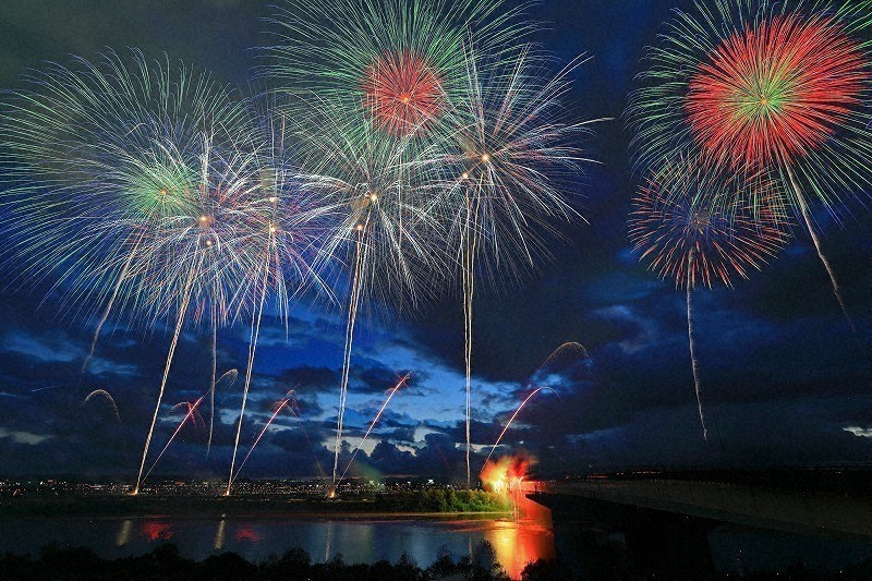 長岡花火 8/2・3開催】日本三大花火！壮大で圧倒的な花火に感動必至「長岡まつり