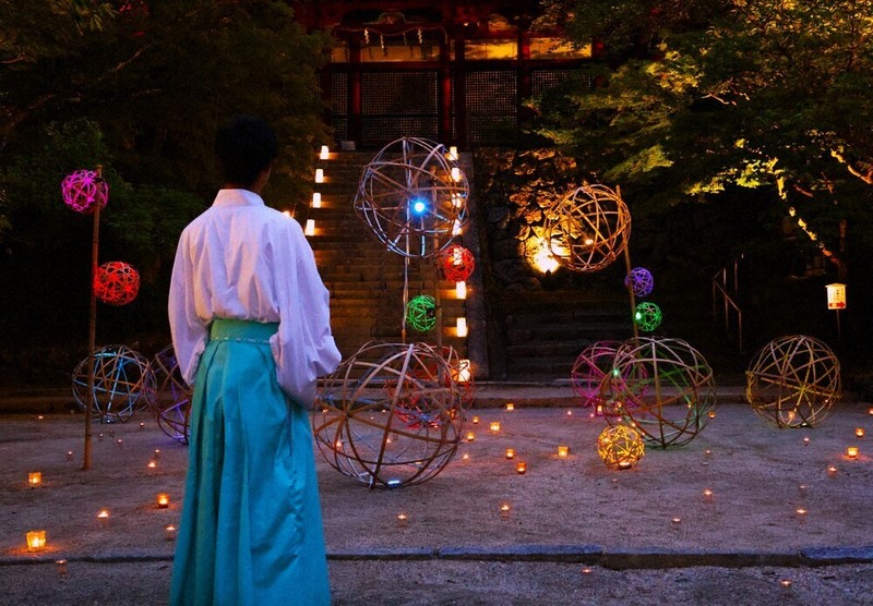 暗闇に淡い光 幽玄の世界 17日まで 桜井・談山神社でライトアップ