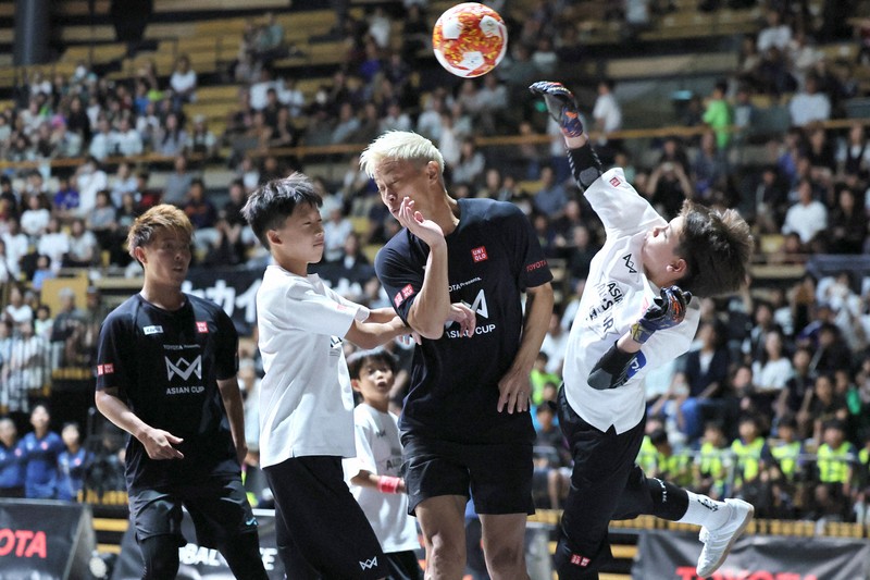 4人制サッカー「4v4」アジア杯 考案者の本田圭佑さんらも登場 | 毎日新聞