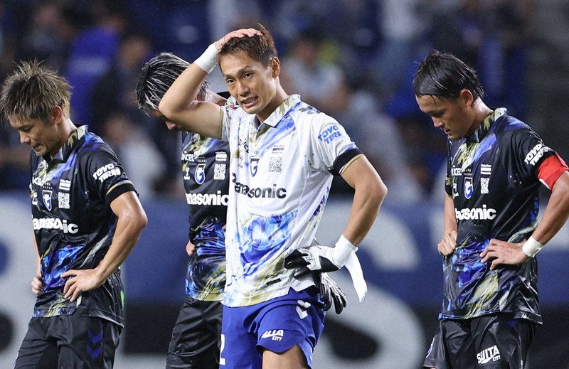 釜本さん死去受け試合前に黙とう サッカーJ1 ガ大阪－岡山 [写真