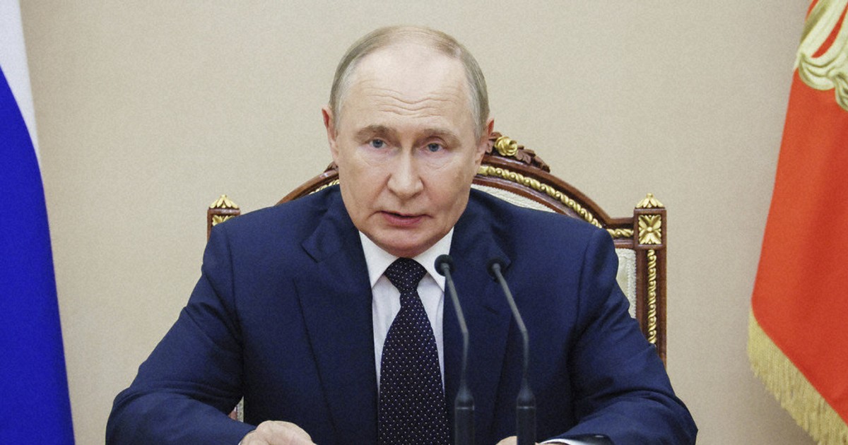 Russia and Ukraine hold fast to their demands ahead of a planned Putin-Trump summit