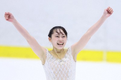 リンクサイド：首位発進の三宅咲綺 中野コーチから「練習は裏切らない