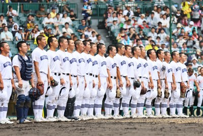 逆転に大歓声 県岐阜商、強力打線の勢いとどまらず 夏の甲子園 | 毎日新聞