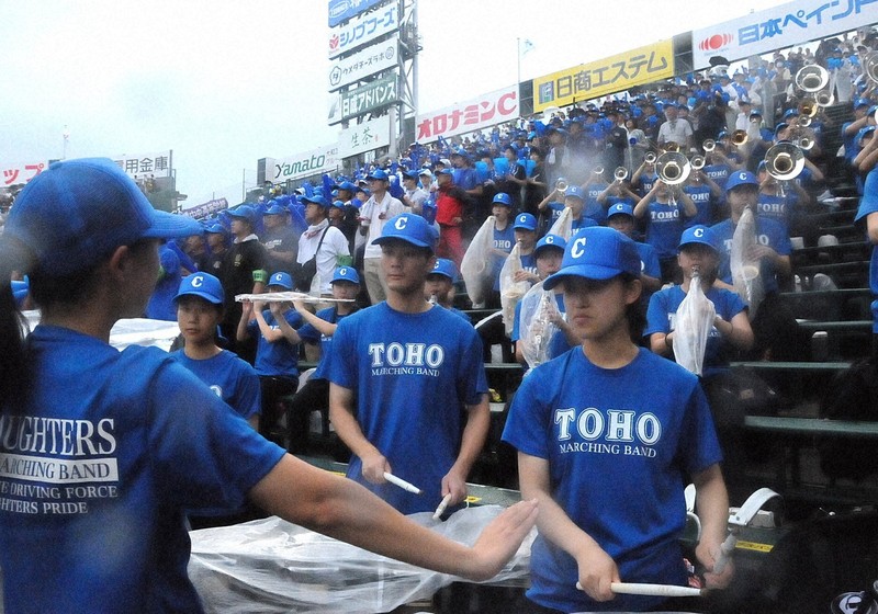 東邦が「戦闘開始」 初出場の豊橋中央を「友情応援」 夏の甲子園 毎日新聞 