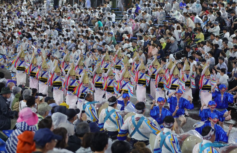 徳島の夏彩る「阿波踊り」開幕 踊り手が華やかな舞を披露 [写真特集1