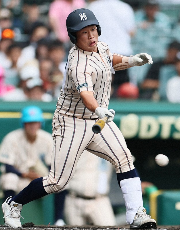 痛む左手を使わず打撃 「諦めない」東大阪大柏原主将 夏の甲子園