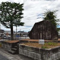 宇都宮歩兵連隊跡忠魂碑＝宇都宮市若草で2025年8月2日午後0時24分、有田浩子撮影