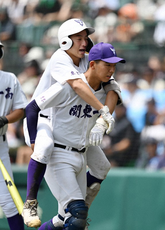 関東一、脚がつり次々に選手交代のアクシデント 夏の甲子園 | 毎日新聞