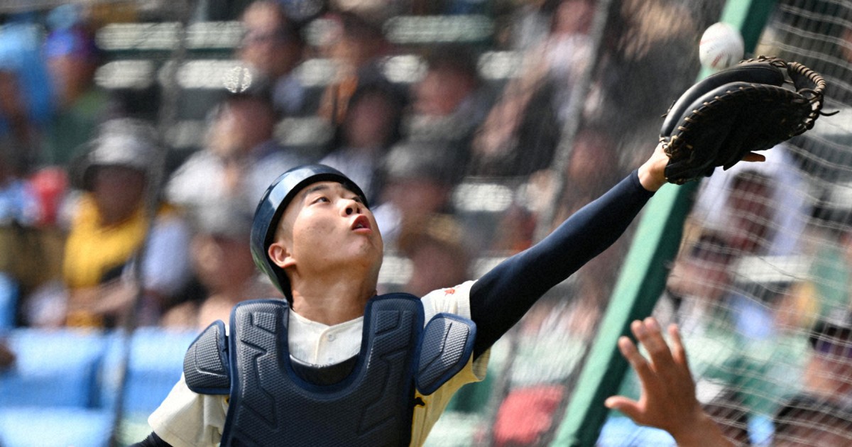 ダッグアウト飛び込み好捕　神村学園ビッグプレーに歓声　夏の甲子園
