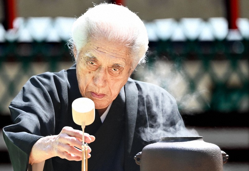【さばとし】千宗室 名刺 裏千家15代家元 茶道裏千家十五代家元・千玄室さん死去 102歳、茶道界初の文化