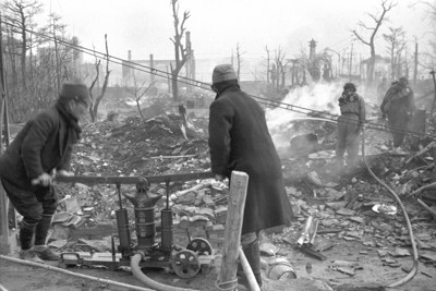 逃げるな、火を消せ」 国策が生んだ悲劇 空襲の中残った父は | 毎日新聞