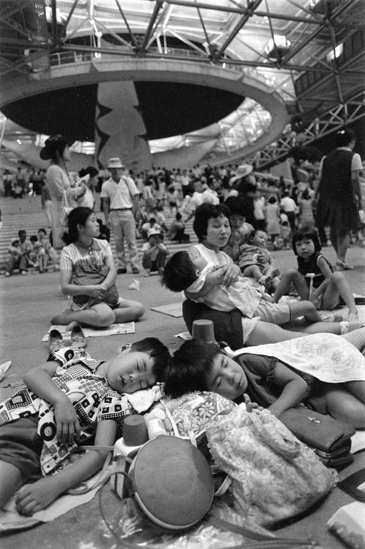 帰宅困難、70年大阪万博でも 4200人が会場で野宿、一夜明かす [写真