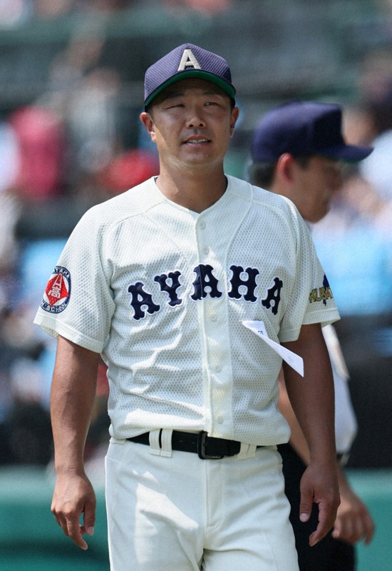 初出場の綾羽・千代監督「負け続けた先にこんな世界が」 夏の甲子園