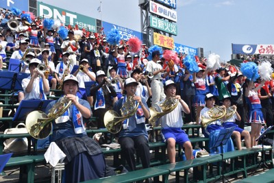 綾羽の友情応援に近江ブラバン、甲子園に響く「HOT LIMIT」 | 毎日新聞