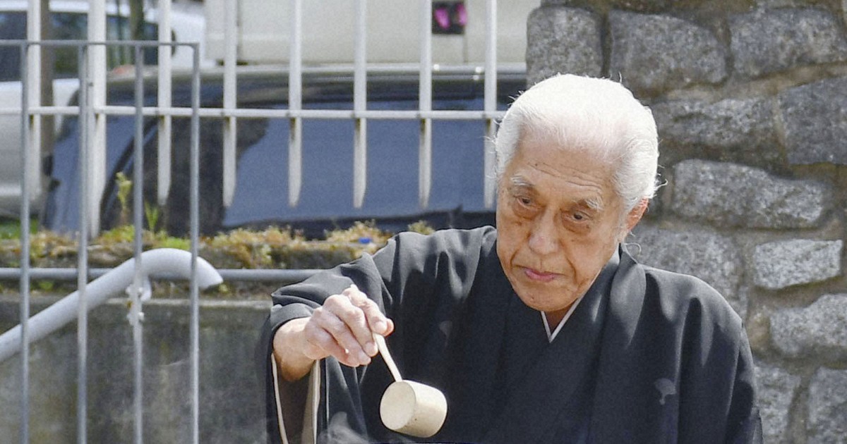 Japanese tea ceremony master Sen Genshitsu dies at 102