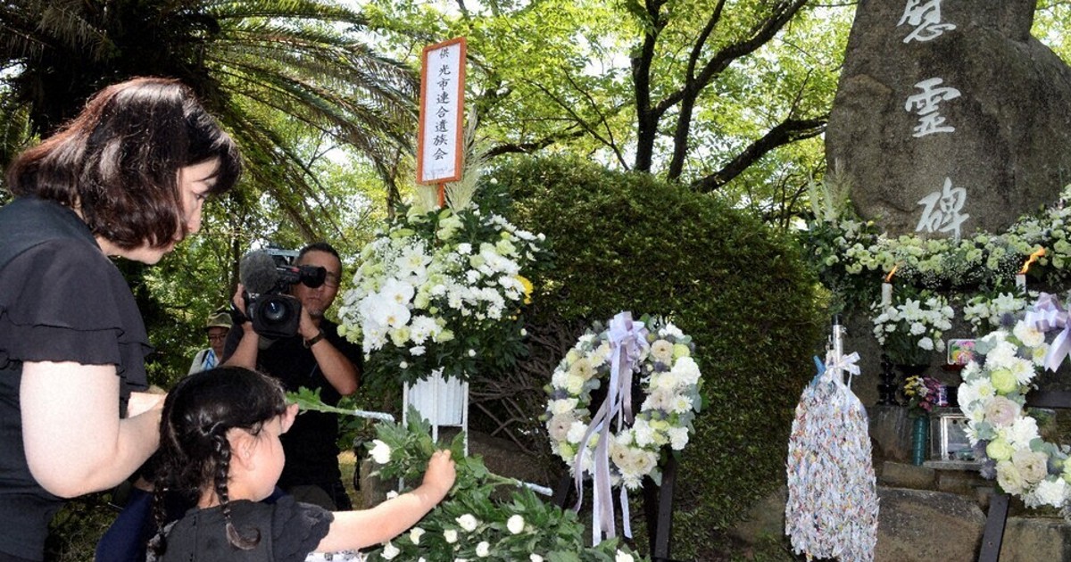 皇軍慰問特別号（白岩村報）・昭和１４年８月　・昭和１５年１１月　　２点一括 皇軍慰問 各界美人花形大写真帖 崔承喜及び半島舞踏家写真＆記事入