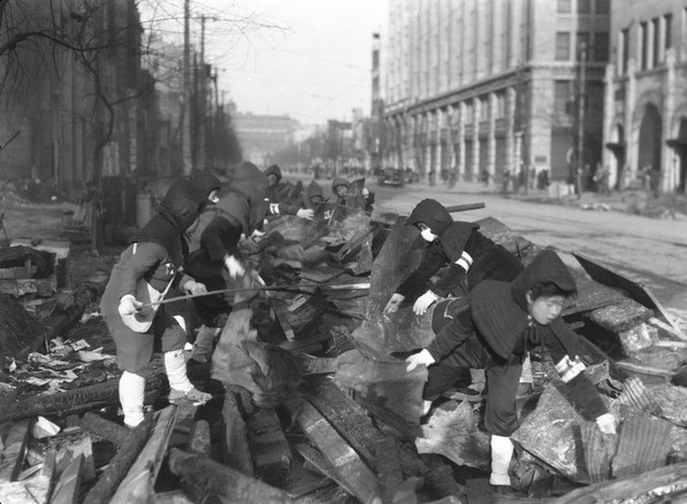 Photos of Japan in 1945 and 2025 show transformation 80