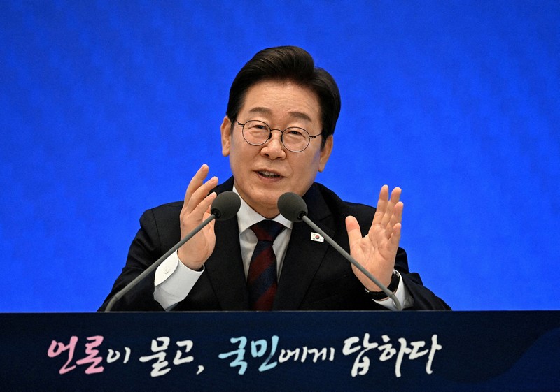 韓国大統領「日本とは共生、協力の道模索」 光復節で初の演説 | 毎日新聞