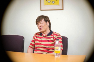 インタビューに応じる作家の平野啓一郎さん＝東京都千代田区で2025年7月17日、渡部直樹撮影