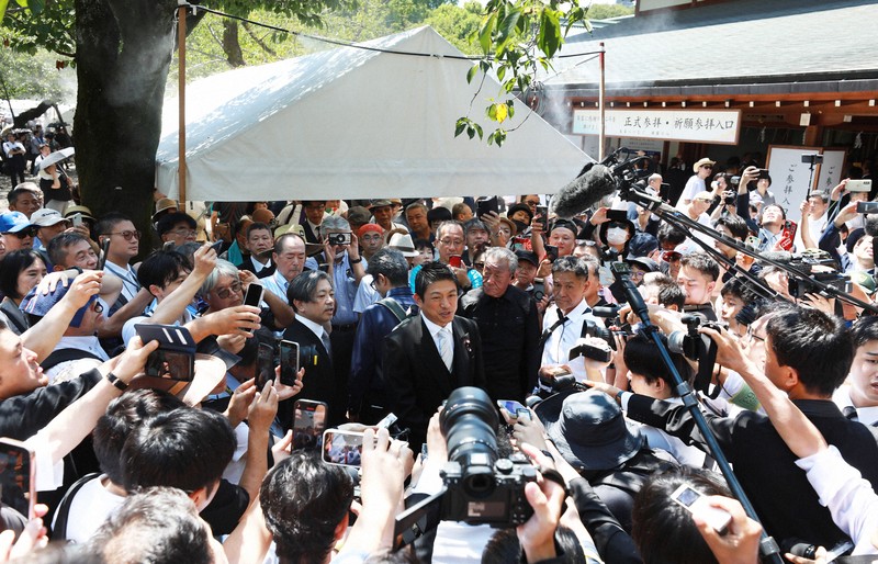 8.15ルポ 靖国神社、「厳粛」と「喧噪」の一日 | 毎日新聞