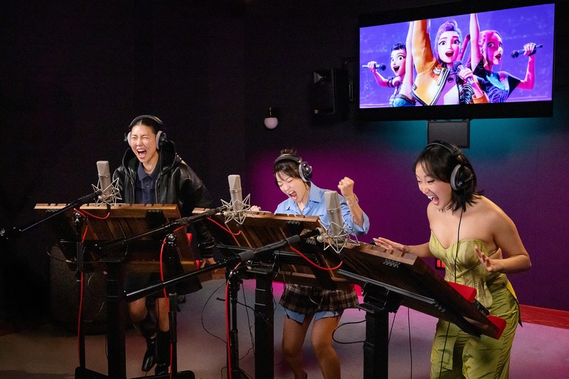 米国発「K－POPガールズ！」英語で感じて 日本語版で伝わらない熱気