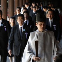 戦後80年 8月15日の靖国神社 [写真特集13/14] | 毎日新聞