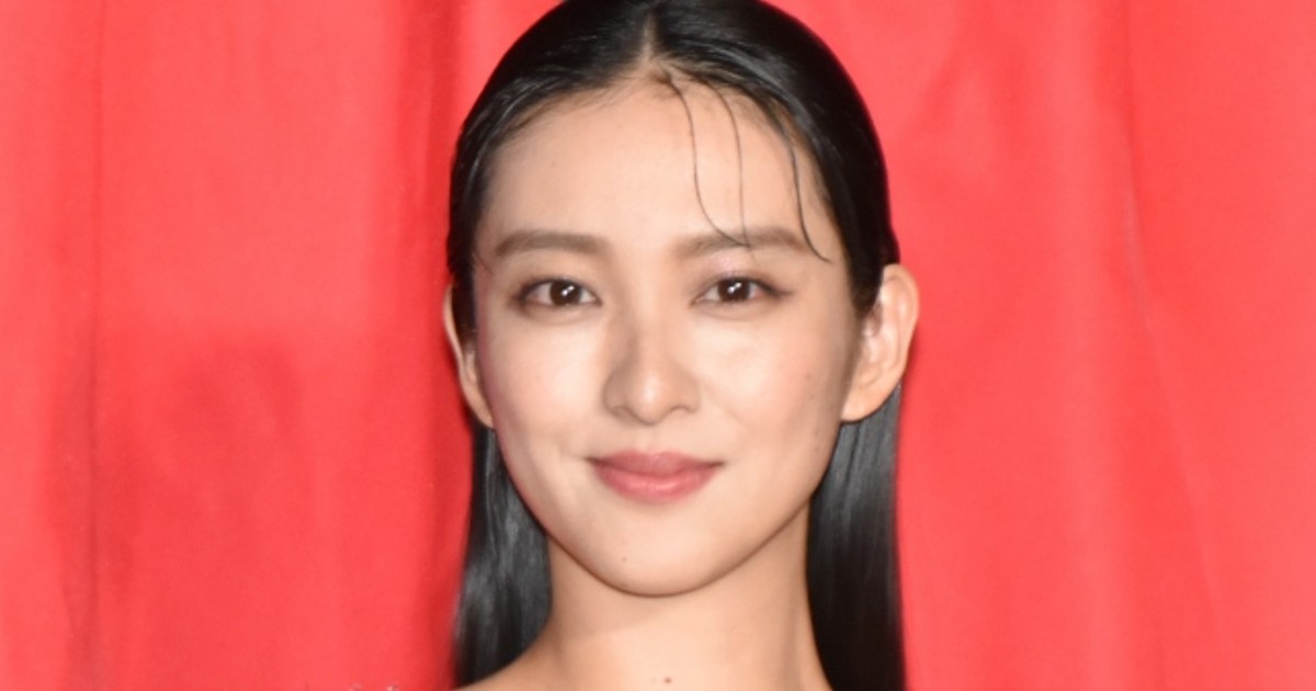 武井咲☆サイン入りダルマ 武井咲：第3子女児の出産を夫婦連名で発表 「新しい命の誕生に