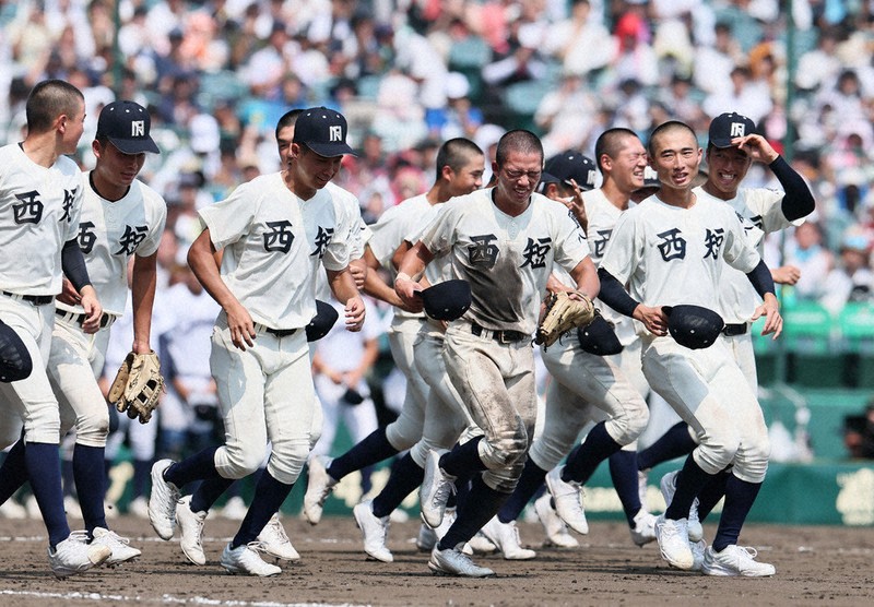 夏の高校野球 甲子園 西短大付、八回に底力 3季連続3回戦へ 反撃断ち