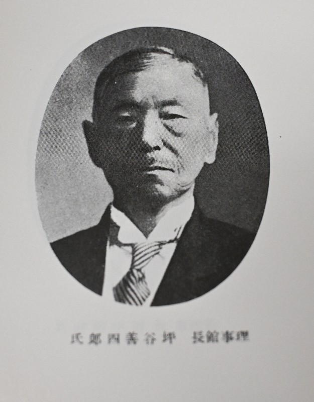 宮殿　宮内庁蔵版　毎日新聞社刊　保管時箱つぶれ、スレ、シミあり 宮殿 宮内庁蔵版 毎日新聞社刊 皇居写真集 - メルカリ