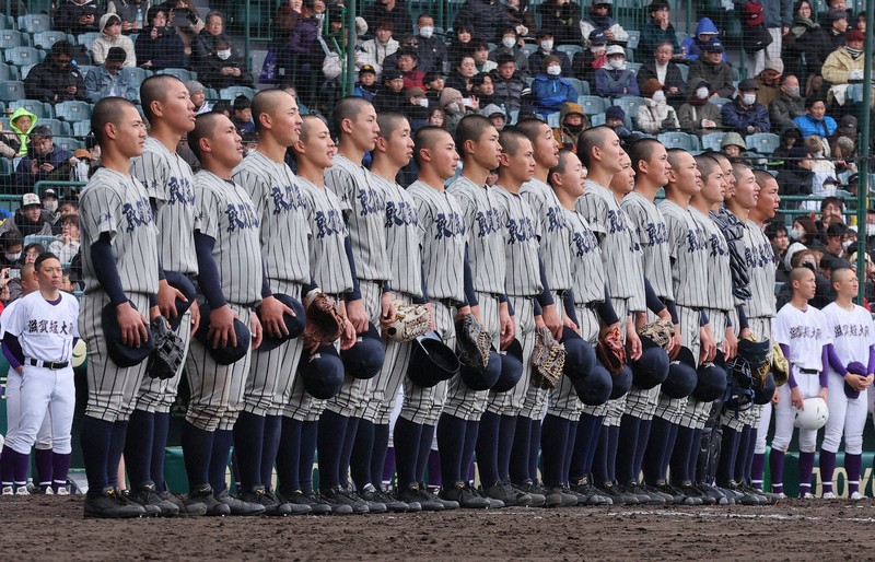 暑さ対策？ トレンド？ ついに消えた黒スパイク 夏の甲子園 | 毎日新聞